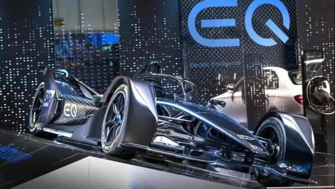 Mercedes-Benz công bố EQ Silver Arrow 01 - xe điện dành cho giải Formula E