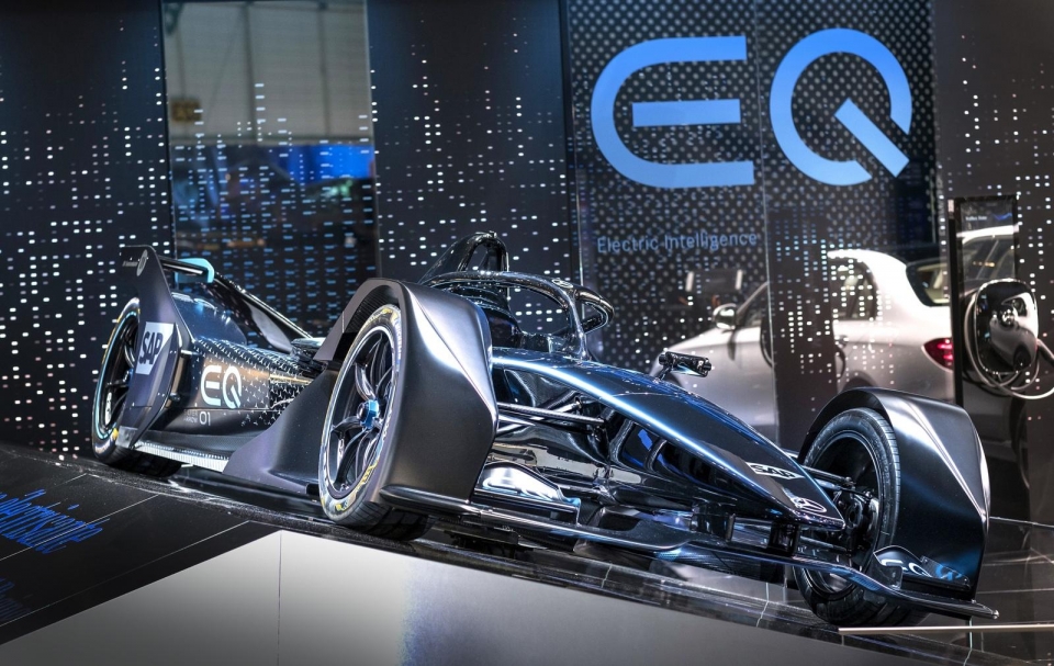 mercedes benz cong bo eq silver arrow 01 xe dien danh cho giai formula e