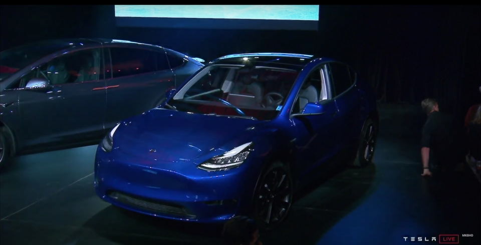 chi tiet tesla model y xe dien da dung 7 cho pho cap cho dai chung