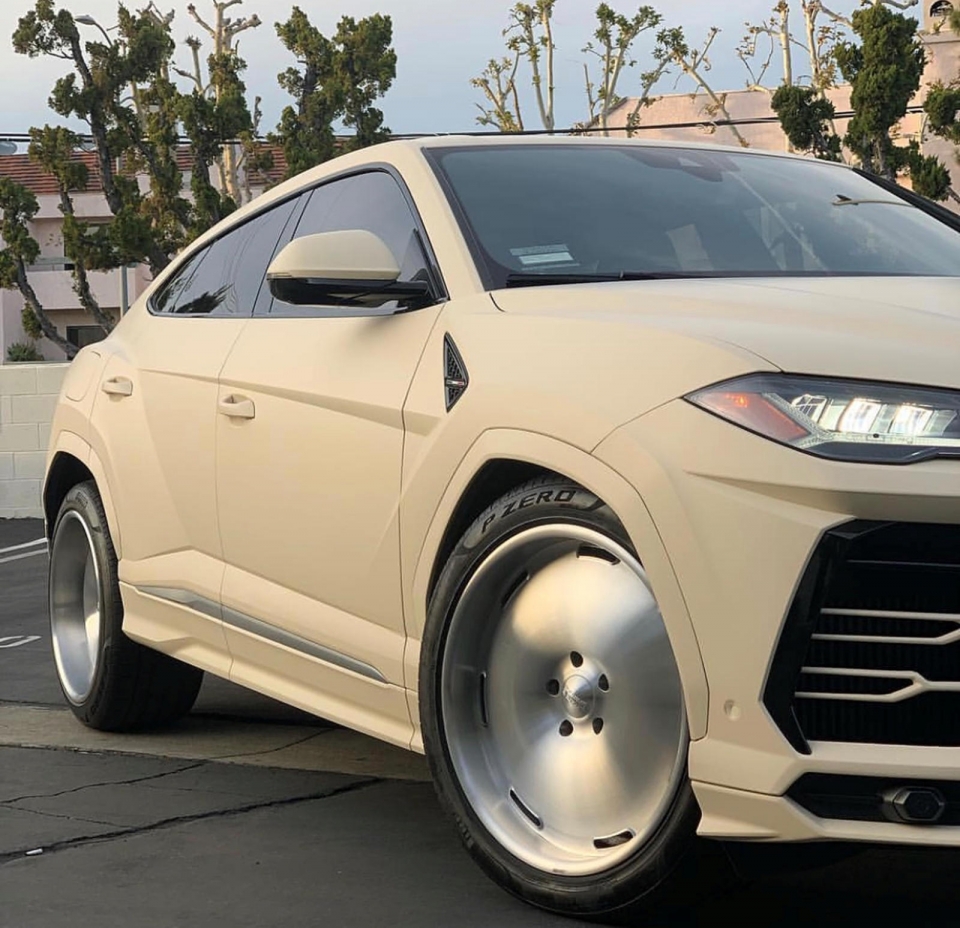 lamborghini urus do di cua rapper kanye west bi cu dan mang che xau dien dao