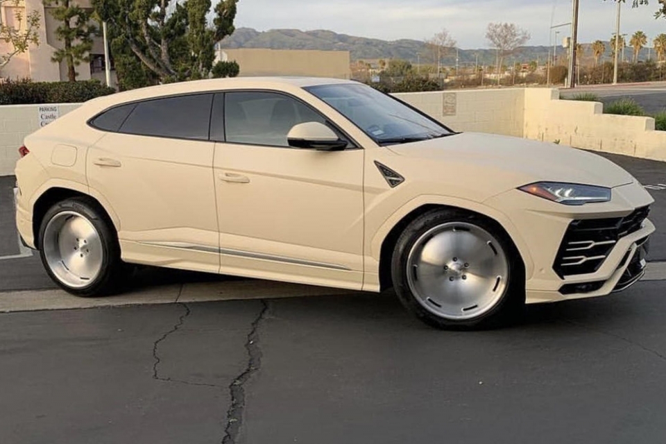 lamborghini urus do di cua rapper kanye west bi cu dan mang che xau dien dao