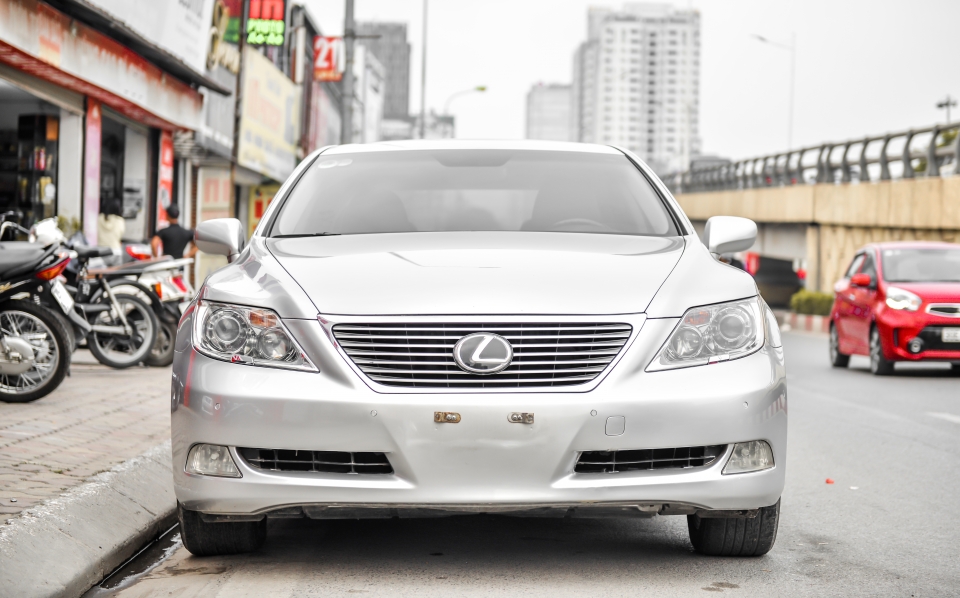 lexus ls 460l xe sang chanh mot thoi co gia chi ngang toyota camry