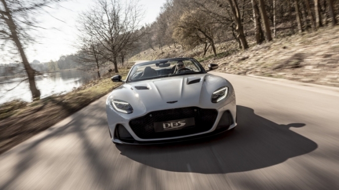 Aston Martin ra mắt siêu xe mui trần 715 mã lực DBS Superleggera Volante