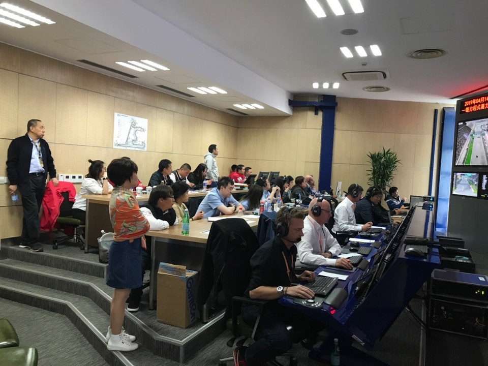 Trải nghiệm làm tình nguyện viên ở đường đua F1 - Thượng Hải Grandprix 2019 trai nghiem lam tinh nguyen vien o duong dua f1 thuong hai grandprix 2019