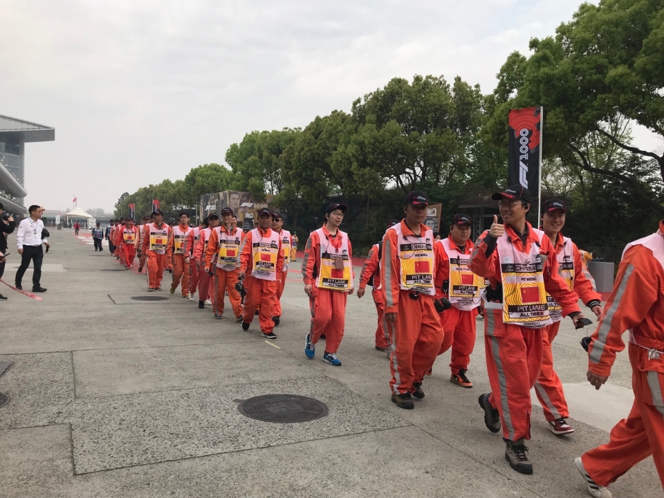 Trải nghiệm làm tình nguyện viên ở đường đua F1 - Thượng Hải Grandprix 2019 trai nghiem lam tinh nguyen vien o duong dua f1 thuong hai grandprix 2019