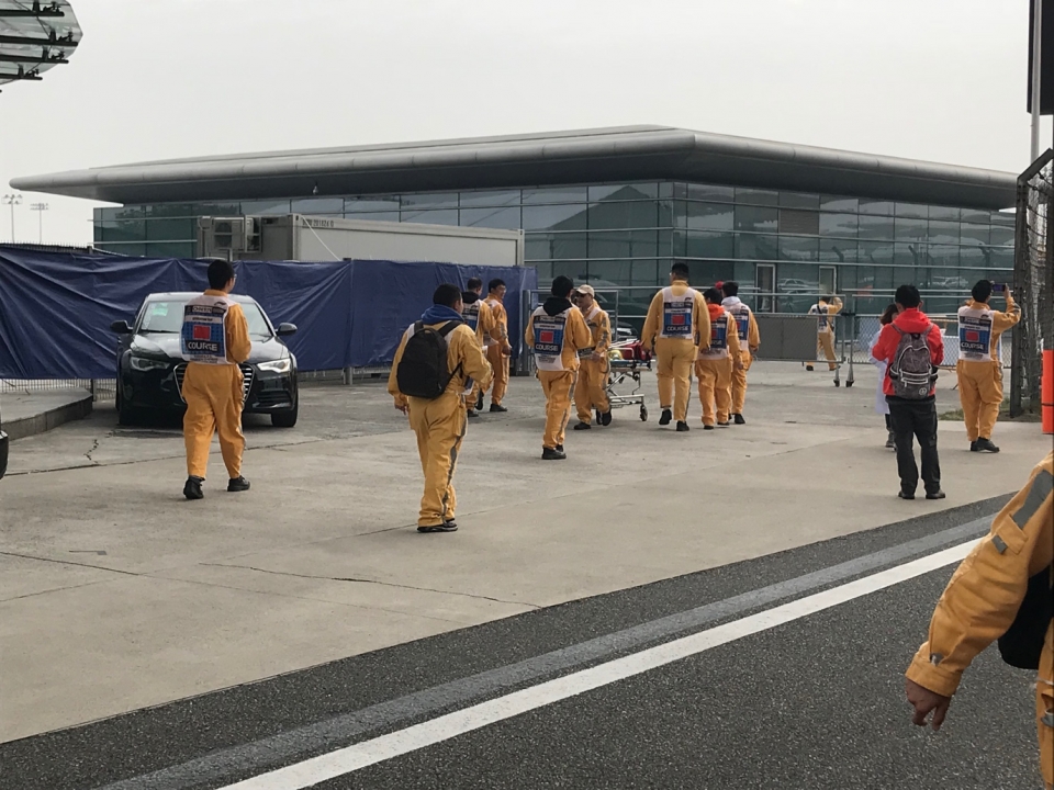 Trải nghiệm làm tình nguyện viên ở đường đua F1 - Thượng Hải Grandprix 2019 trai nghiem lam tinh nguyen vien o duong dua f1 thuong hai grandprix 2019