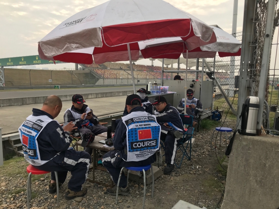 Trải nghiệm làm tình nguyện viên ở đường đua F1 - Thượng Hải Grandprix 2019 trai nghiem lam tinh nguyen vien o duong dua f1 thuong hai grandprix 2019