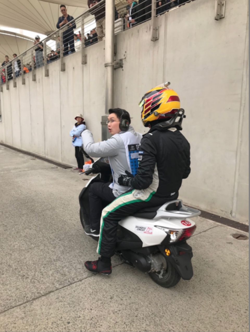 Trải nghiệm làm tình nguyện viên ở đường đua F1 - Thượng Hải Grandprix 2019 trai nghiem lam tinh nguyen vien o duong dua f1 thuong hai grandprix 2019