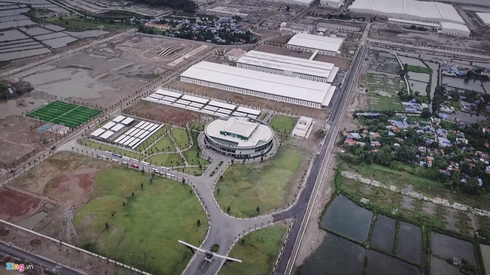 ong vo quang hue hanh trinh ky luc 21 thang tu bai lay thanh nha may vinfast