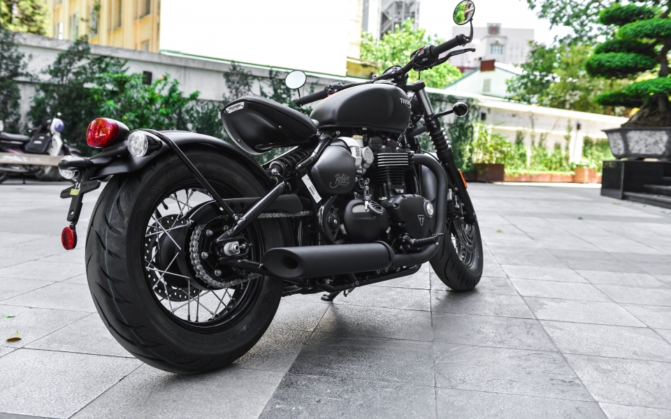 chiem nguong triumph bobber black 2018 tai ha noi