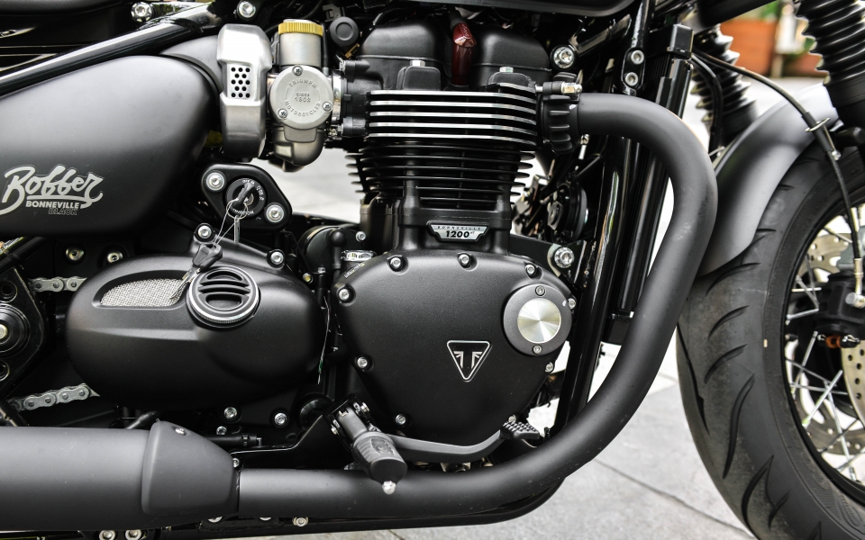 chiem nguong triumph bobber black 2018 tai ha noi