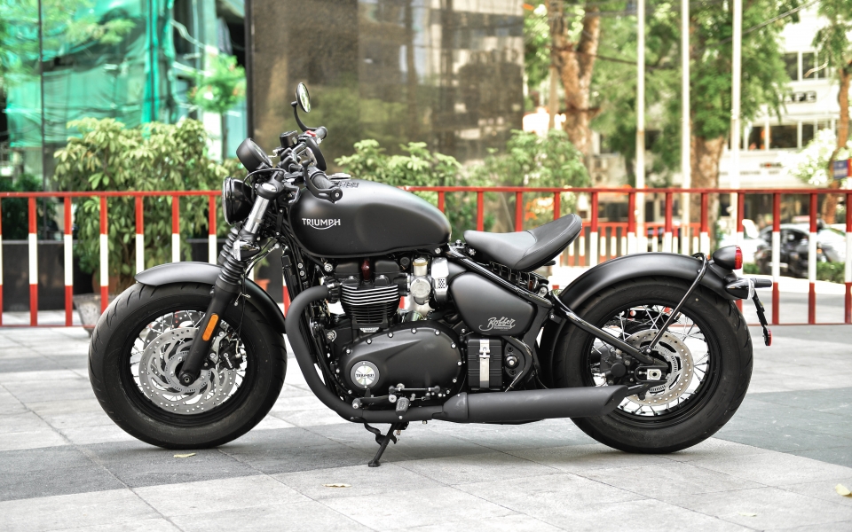 chiem nguong triumph bobber black 2018 tai ha noi
