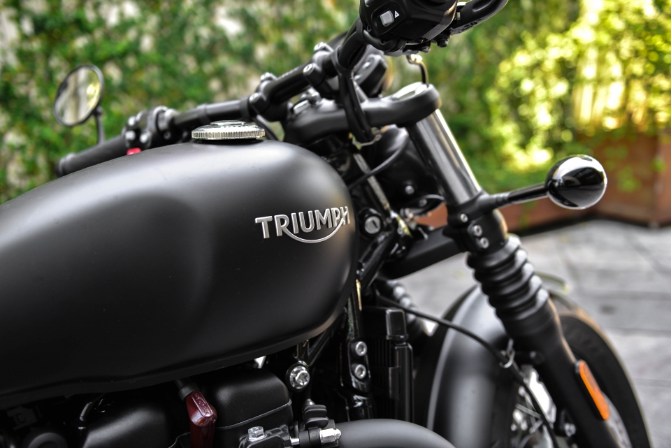 chiem nguong triumph bobber black 2018 tai ha noi