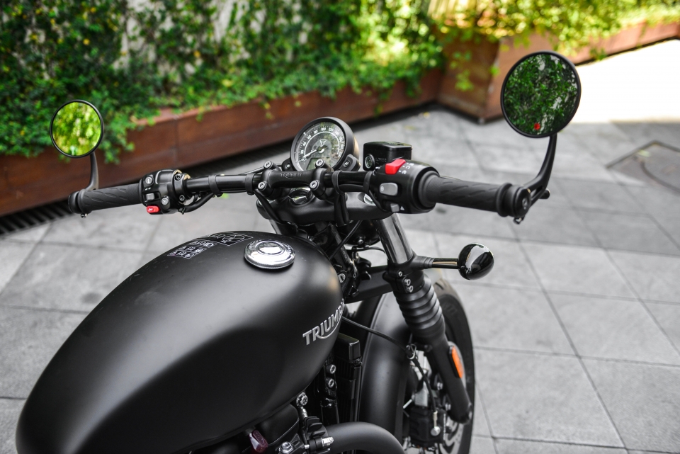 chiem nguong triumph bobber black 2018 tai ha noi