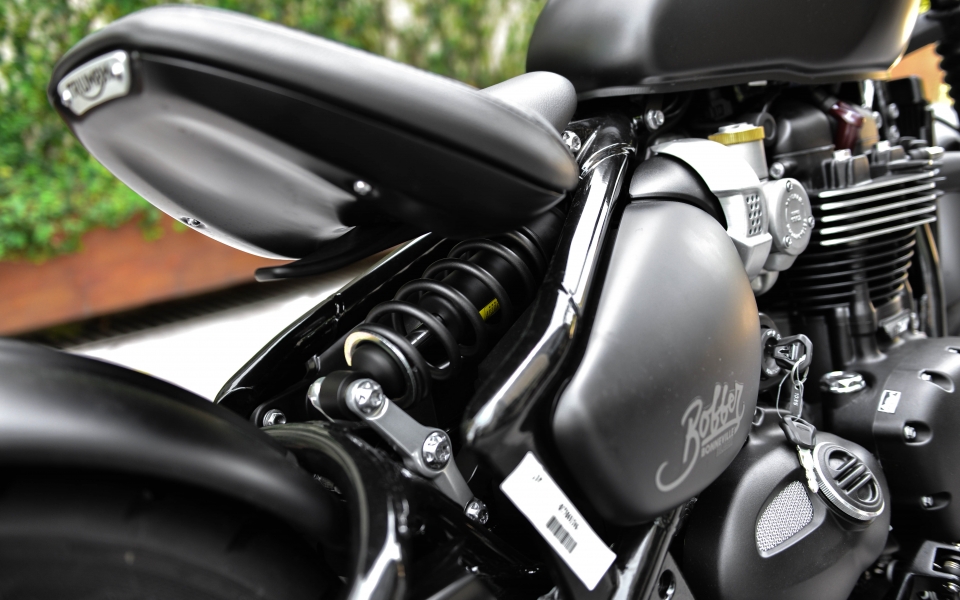 chiem nguong triumph bobber black 2018 tai ha noi