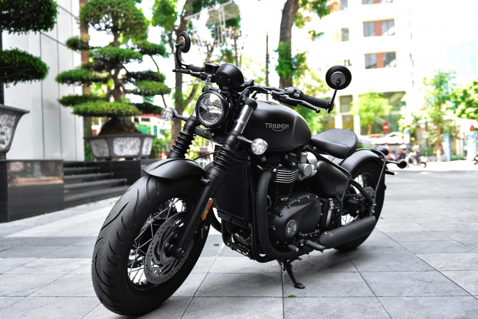 chiem nguong triumph bobber black 2018 tai ha noi