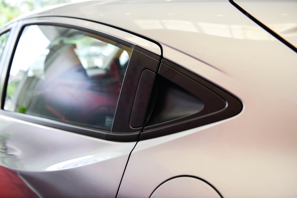 can canh honda hr v vua ra mat tai viet nam gia gan 900 trieu