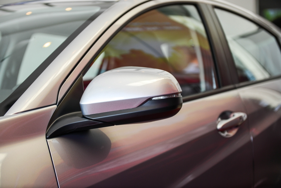 can canh honda hr v vua ra mat tai viet nam gia gan 900 trieu