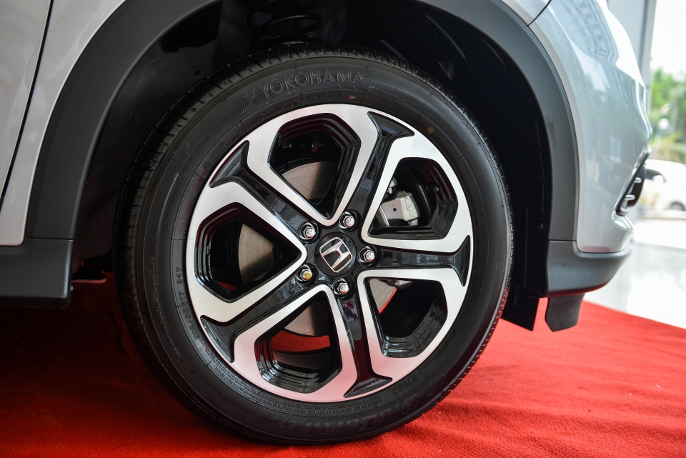 can canh honda hr v vua ra mat tai viet nam gia gan 900 trieu