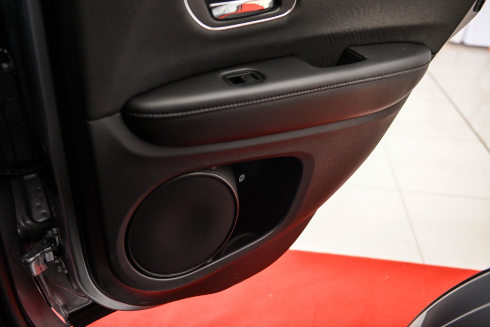 can canh honda hr v vua ra mat tai viet nam gia gan 900 trieu