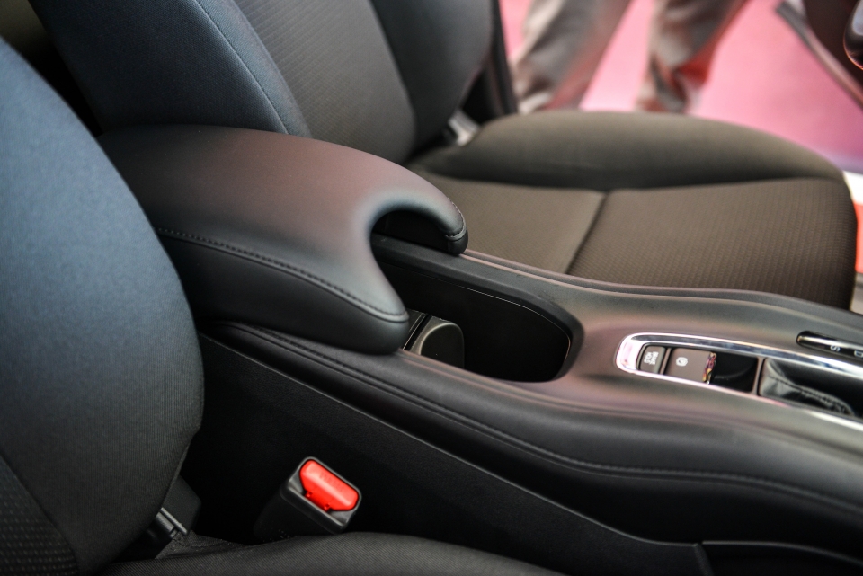 can canh honda hr v vua ra mat tai viet nam gia gan 900 trieu