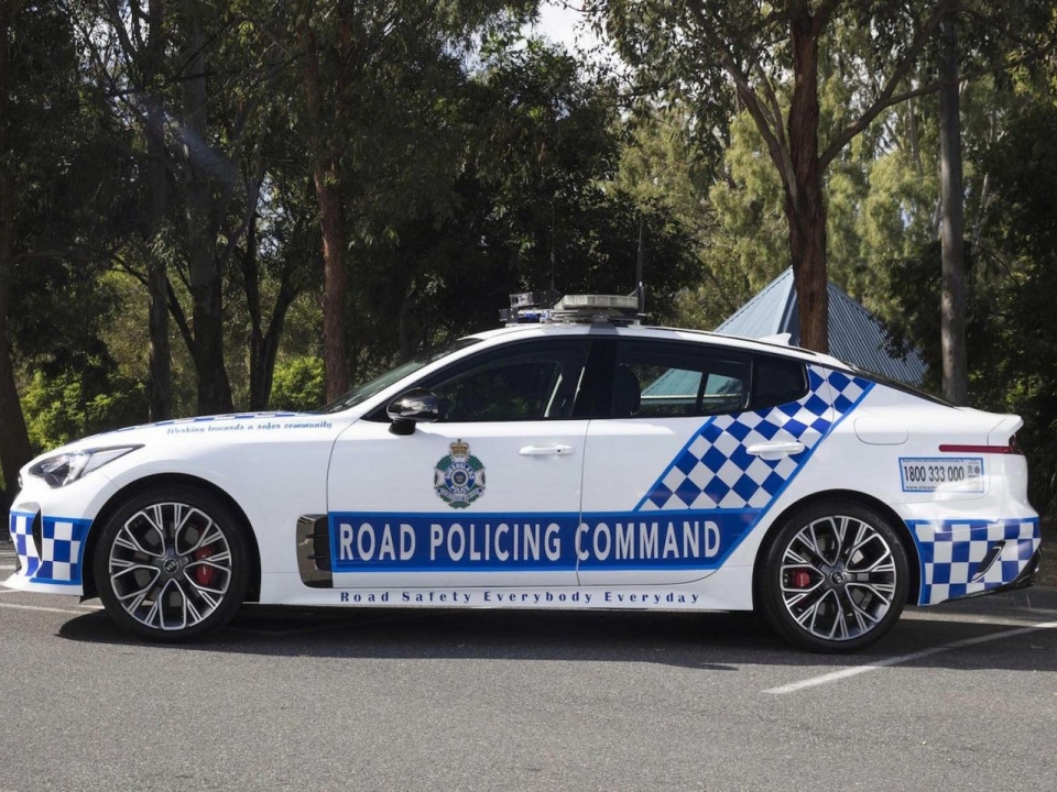 nhung chiec xe canh sat khien quai xe chi nhin thoi da khong muon chay