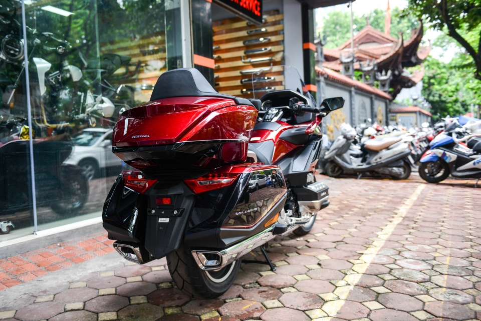 chi tiet honda gold wing 2018 phien ban ly hop kep va tui khi