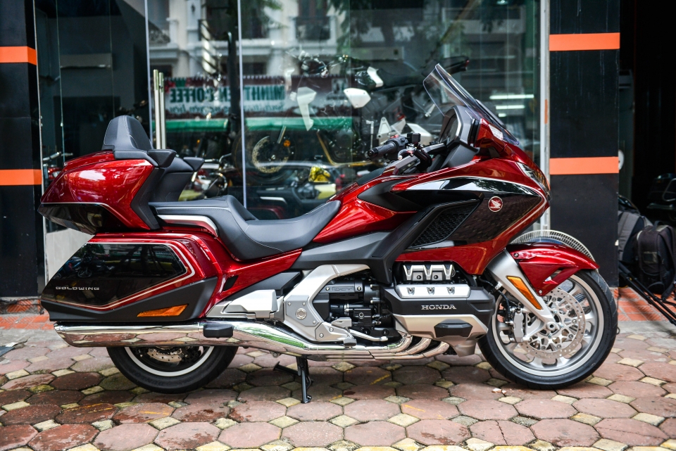 chi tiet honda gold wing 2018 phien ban ly hop kep va tui khi