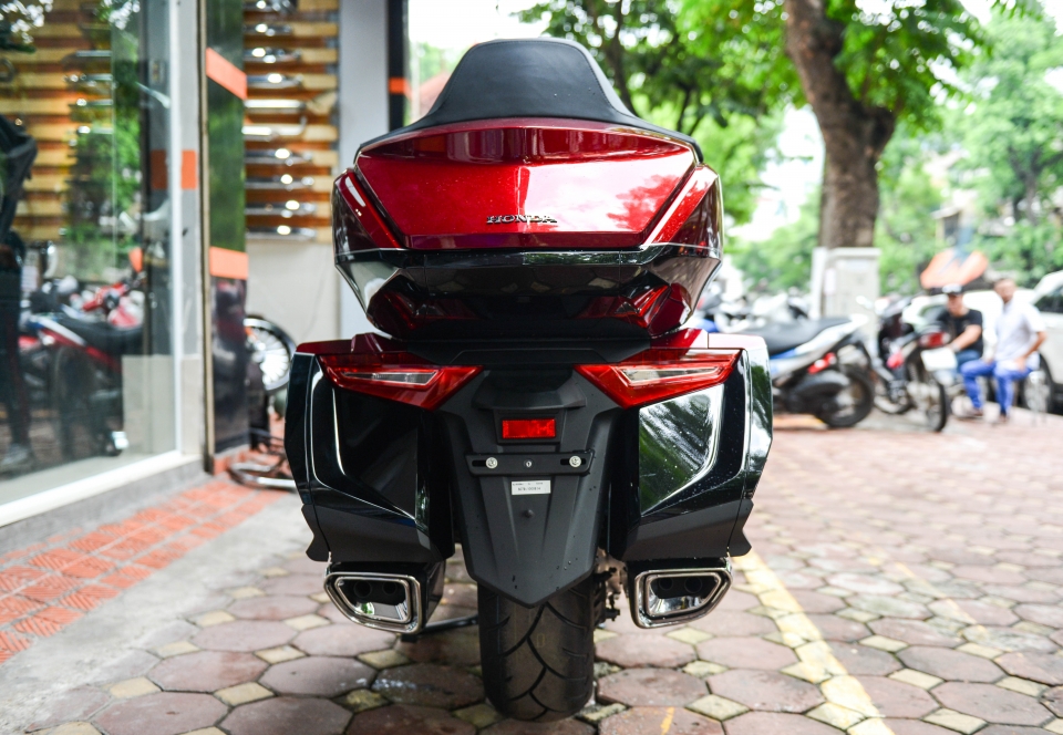 chi tiet honda gold wing 2018 phien ban ly hop kep va tui khi