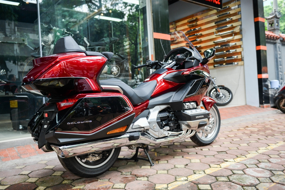 chi tiet honda gold wing 2018 phien ban ly hop kep va tui khi