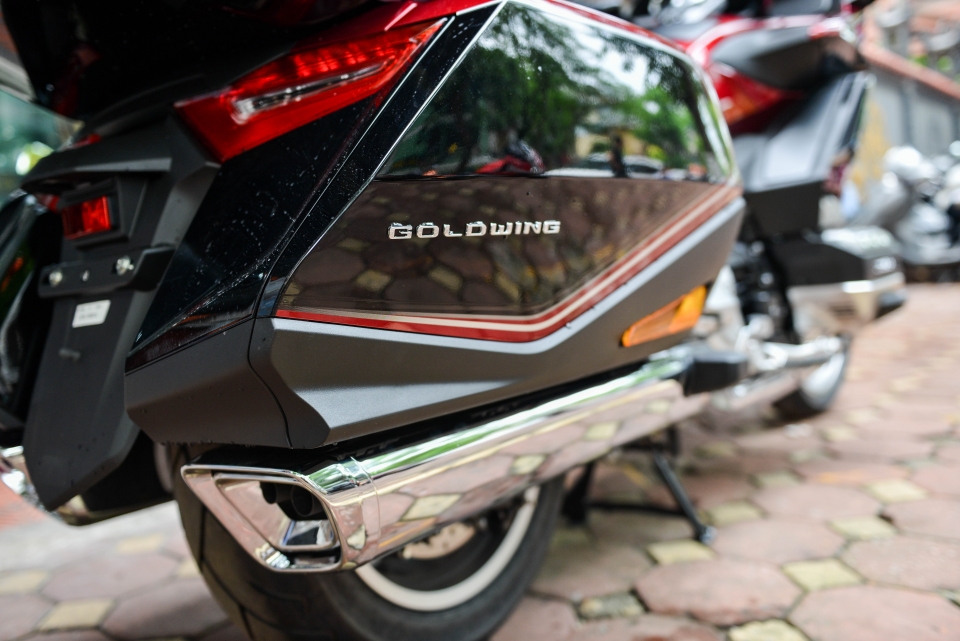 chi tiet honda gold wing 2018 phien ban ly hop kep va tui khi