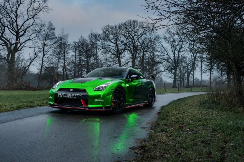 Nissan GT-R Nismo nổi bật với màu sắc lạ