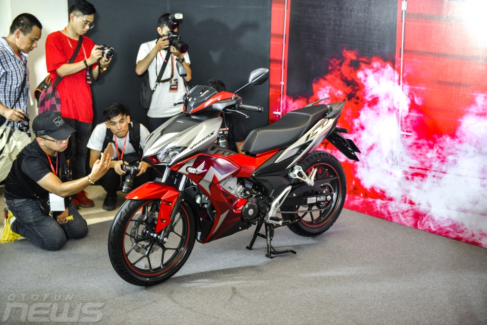 chi tiet honda winner x vua ra mat quyet gianh ngoi dau cua yamaha exciter
