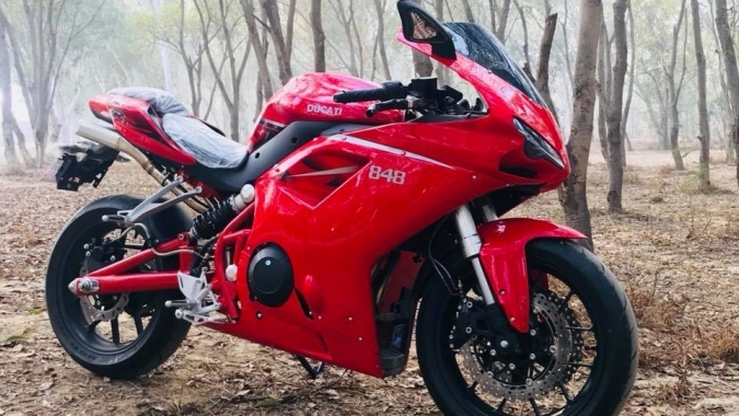 Ducati 848 bị nhái trắng trợn, giá rẻ và chỉ bảo hành 1.500km