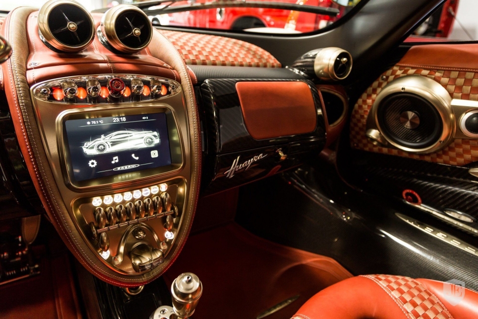 Pagani Huayra độc nhất vô nhị được rao bán khi mới đi... 8km pagani huayra doc nhat vo nhi bat ngo duoc rao ban