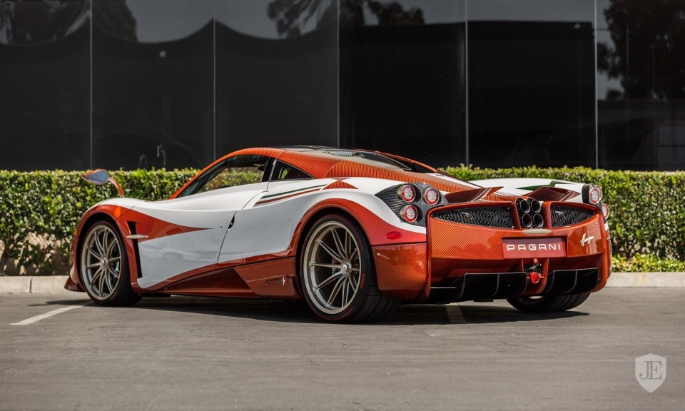 Pagani Huayra độc nhất vô nhị được rao bán khi mới đi... 8km pagani huayra doc nhat vo nhi bat ngo duoc rao ban