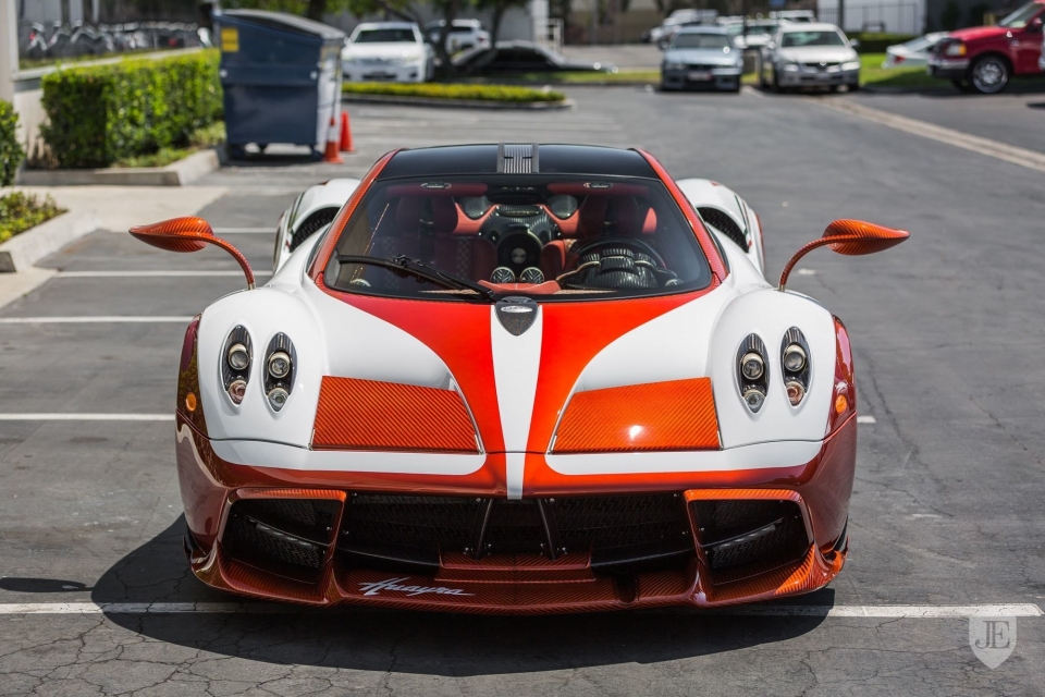 pagani huayra doc nhat vo nhi bat ngo duoc rao ban