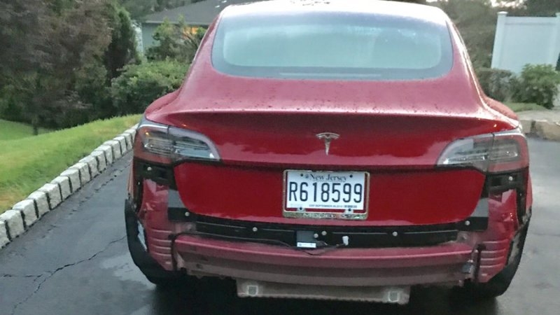 Tesla Model 3 bị lỗi ngớ ngẩn khi trời mưa  tesla model 3 gap loi kho tin ve do ben