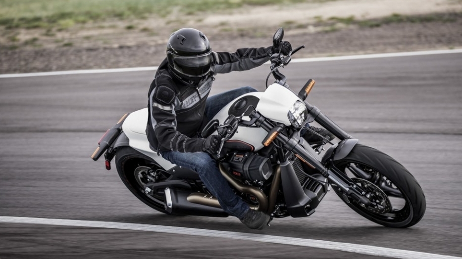 Harley-Davidson FXDR 114 2019 ra mắt, sẵn sàng cho đường đua