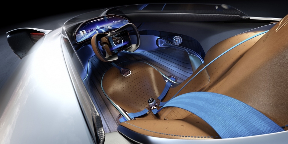 mercedes gioi thieu mui ten bac moi mang ten eq silver arrow