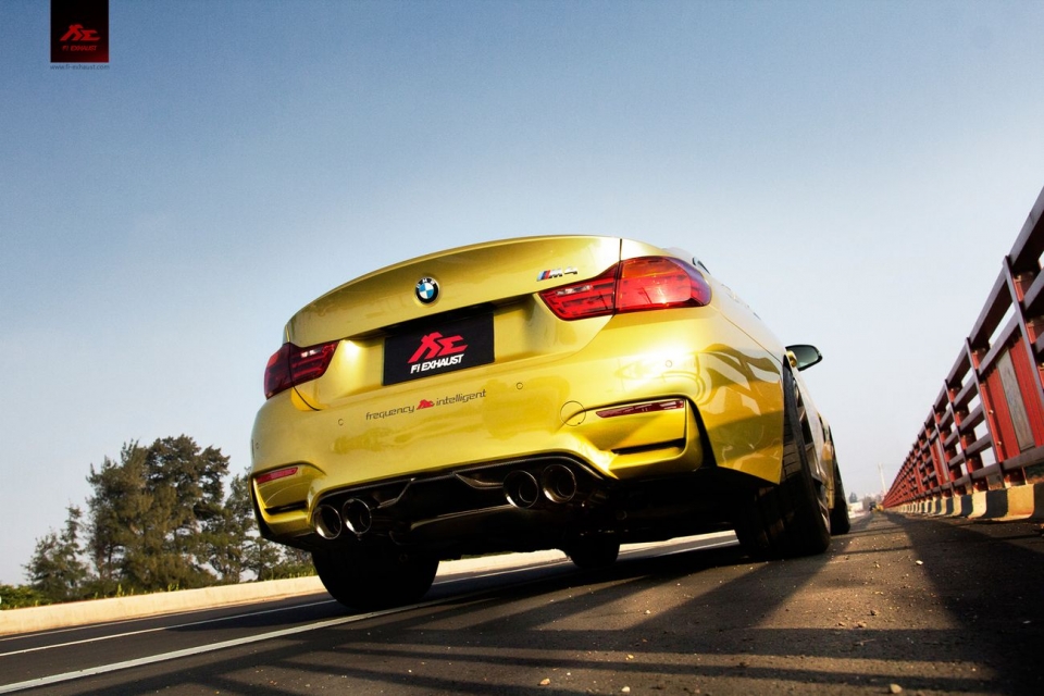 bmw m4 so huu tieng po nhu sung may khi do po fi exhaust
