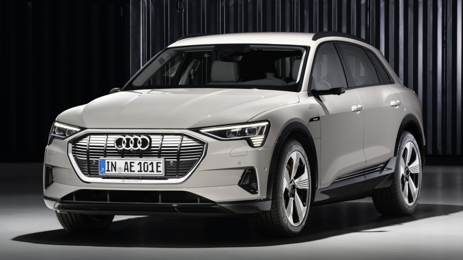 Audi ra mắt SUV thuần điện E-Tron, cạnh tranh trực tiếp với Mercedes Benz EQC