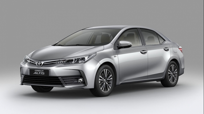 Toyota Việt Nam ra mắt Corolla Altis 2018: thêm trang bị, giá từ 697 triệu đồng