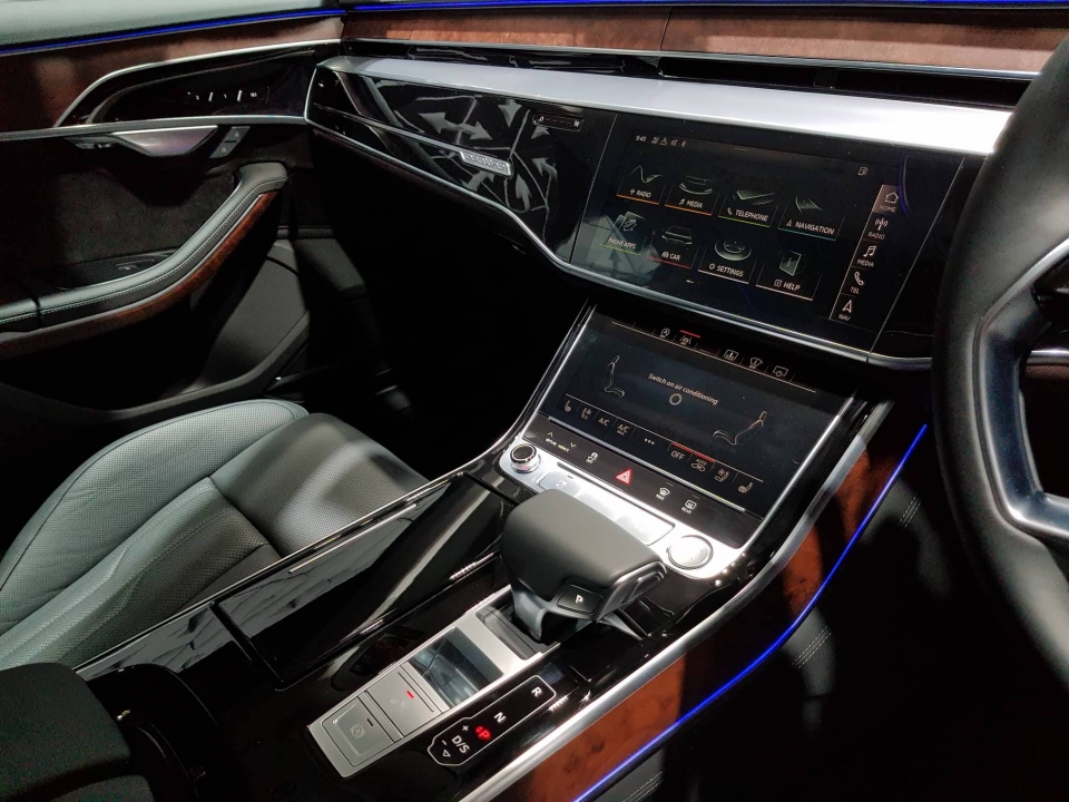 audi a8l xuat hien long lay tai audi brand experience 2018 tai singapore