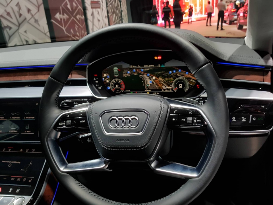audi a8l xuat hien long lay tai audi brand experience 2018 tai singapore
