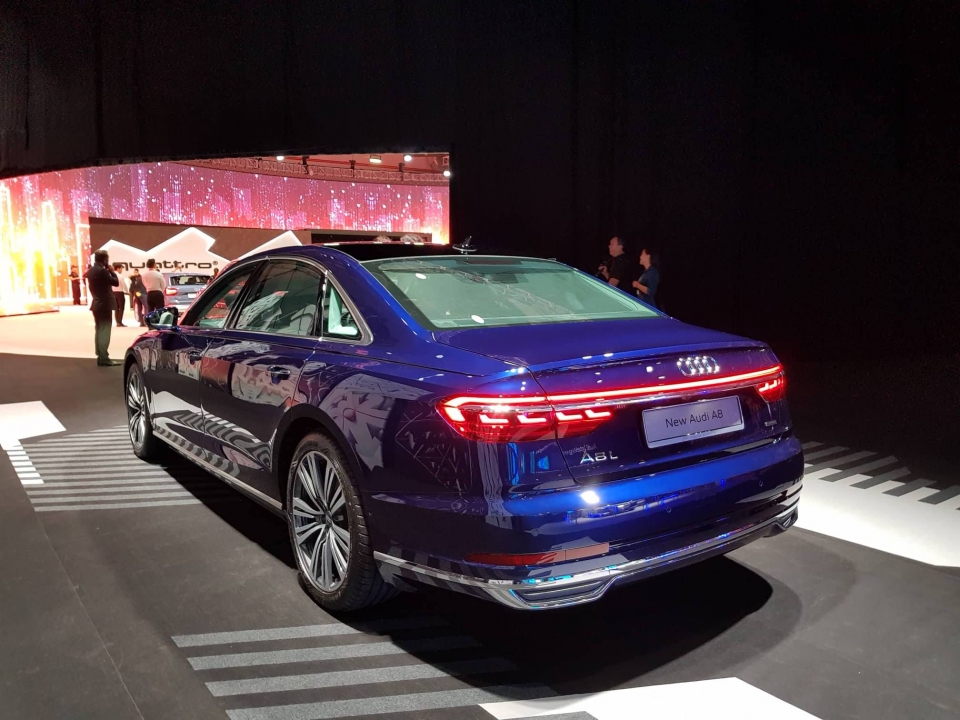 audi a8l xuat hien long lay tai audi brand experience 2018 tai singapore