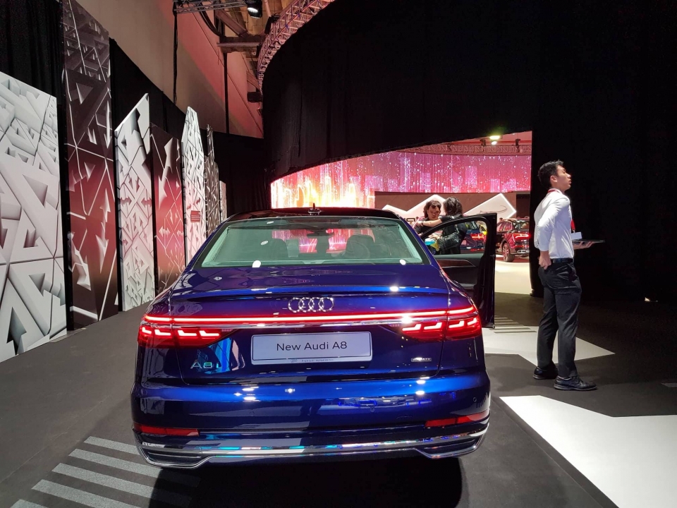 audi a8l xuat hien long lay tai audi brand experience 2018 tai singapore