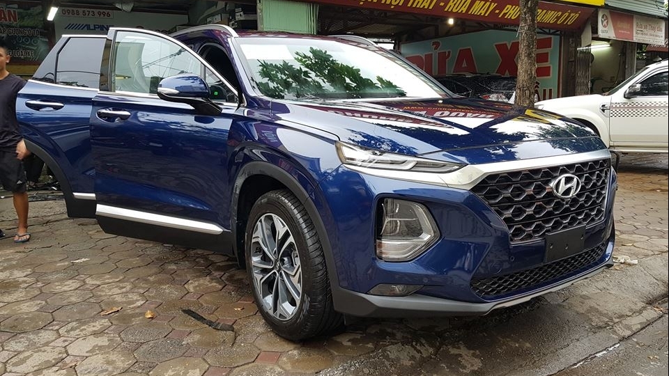 Hyundai Santafe 2019 bất ngờ xuất hiện tại Hà Nội, bề thế và hiện đại hơn