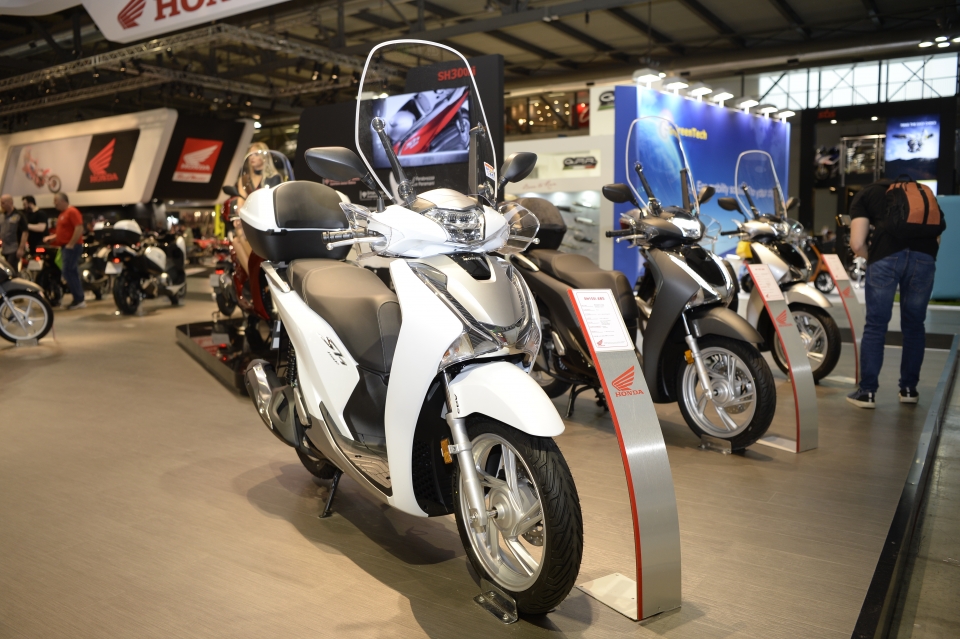 Cùng ngắm gian hàng Honda với hàng loạt xế "khủng" tại EICMA 2018