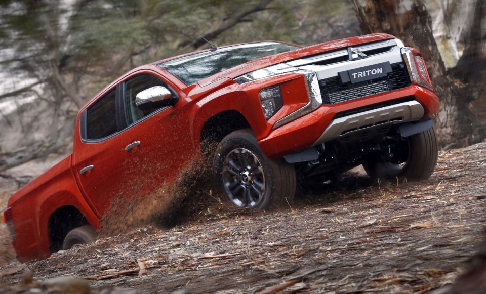 mitsubishi triton 2019 ban facelift ra mat tai thai lan thay doi lon ve ngoai hinh